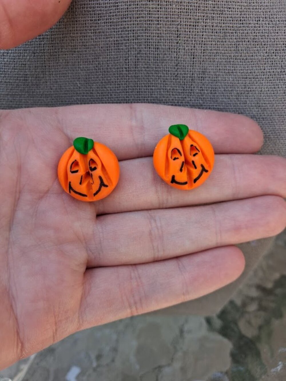 Pumpkin stud earrings